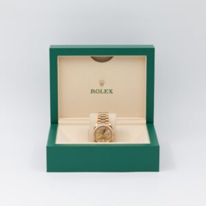 Rolex – Day-Date 40mm – Champagne Baguette – 228238 – 2024 - Image 7