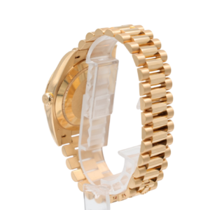Rolex – Day-Date 40mm – Champagne Baguette – 228238 – 2024 - Image 29