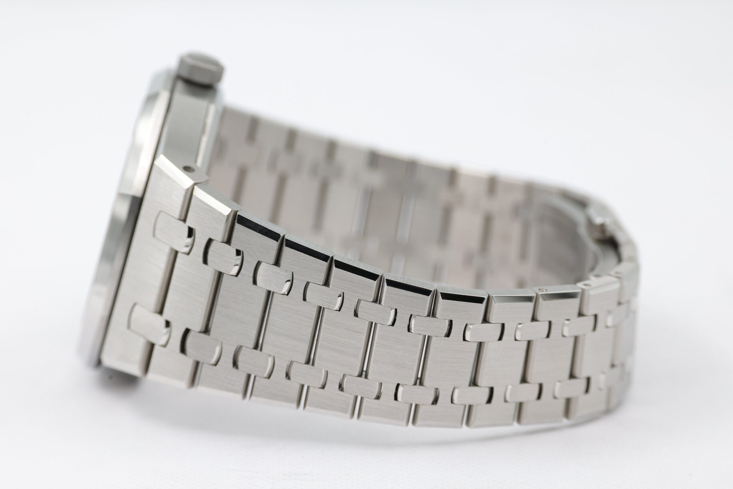 Audemars Piguet – Royal Oak – Green – 15510ST.OO.1320ST.09 – 2025 - Image 3