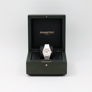 Audemars Piguet – Royal Oak – Silver & Gold Dial – 77350CB – 2026 - Image 7